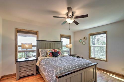 Sky Blue Overlook Screened Porch And Grill!