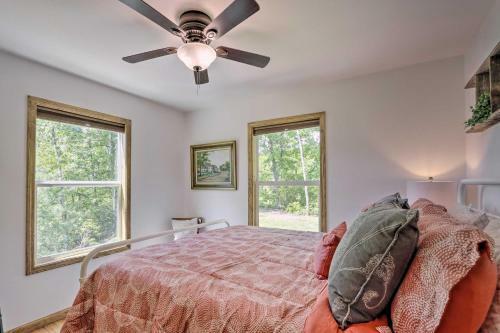Sky Blue Overlook Screened Porch And Grill!
