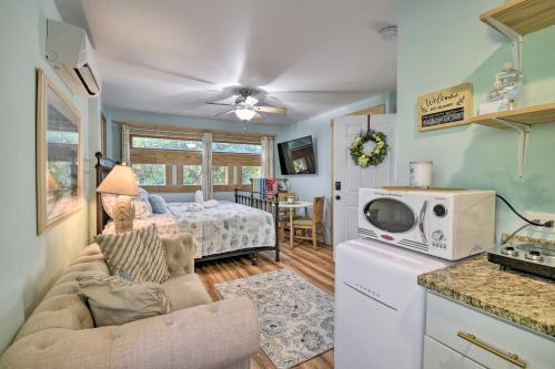 Apartamento Dreamy, Coastal Studio Paradise With Hot Tub!