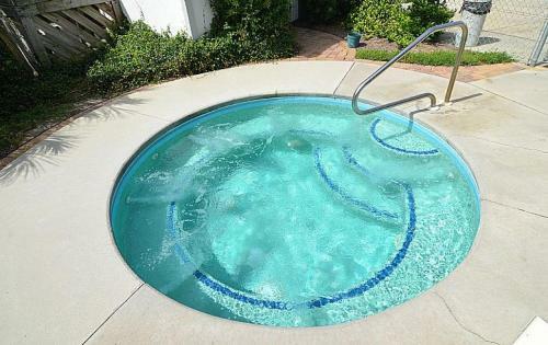 Queen's Grant A-102