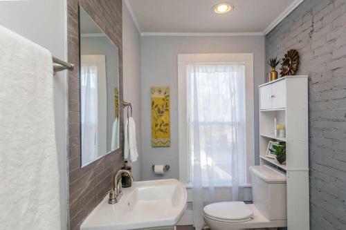 Modern, Gorgeous And Spacious Condo Living