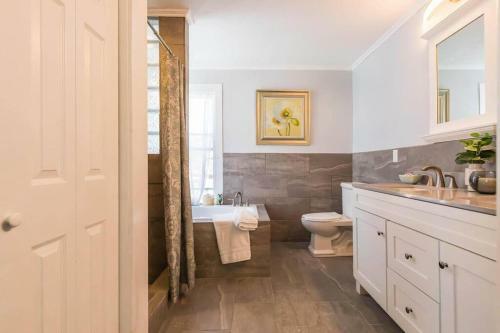 Modern, Gorgeous And Spacious Condo Living