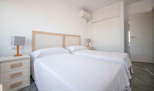 R130 Beachfront Apartment With Air Conditionner