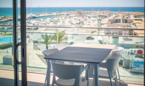 R130 Beachfront Apartment With Air Conditionner