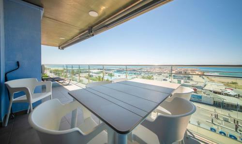 R130 Beachfront Apartment With Air Conditionner
