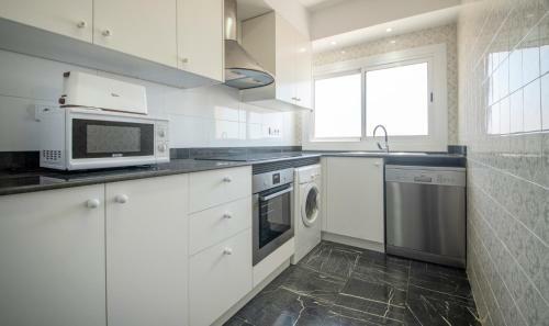 R130 Beachfront Apartment With Air Conditionner