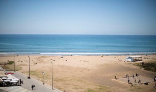 R130 Beachfront Apartment With Air Conditionner