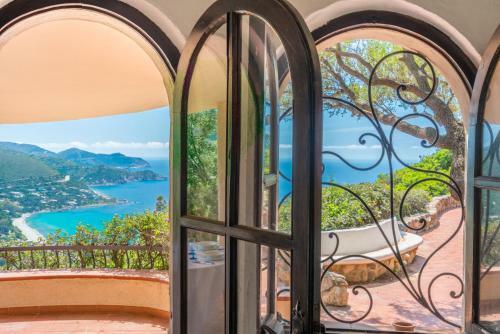 Villa Aurelia . A Terrace On The Mediterranean Sea