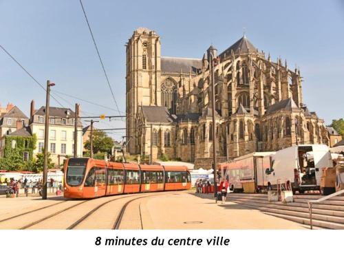 Maison R�nov�e Confortable - Proche Circuit 24h