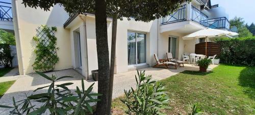 Sumptuous Holiday House Near The Beaches