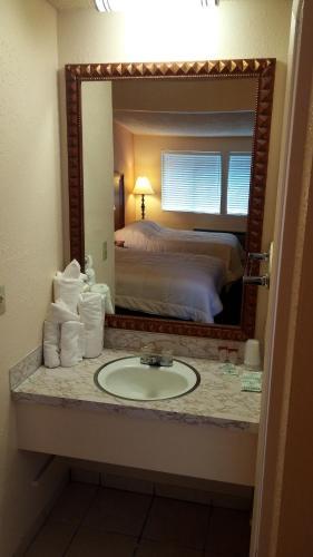 Motel Grays Harbor Inn & Suites