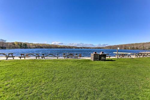 Big Bass Lake Retreat With Deck And Pool Access!