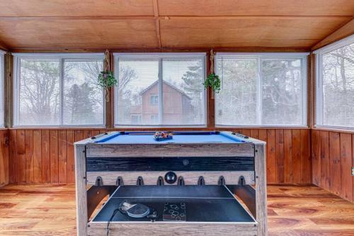 The Gap View Poconos Family Getaway With Game Room