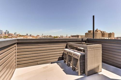 Philly Townhome With City Views About 2 Mi To Dtwn!