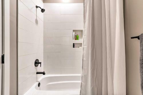 Philly Townhome With City Views About 2 Mi To Dtwn!