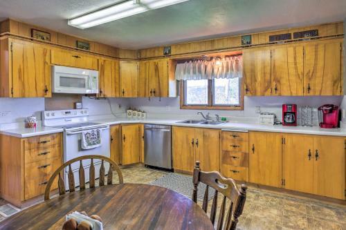 Classic Mountain Home, Half Mi To Main Street