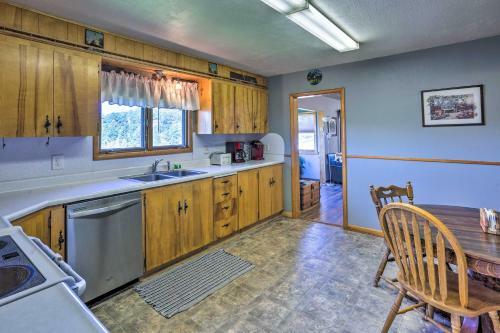 Classic Mountain Home, Half Mi To Main Street