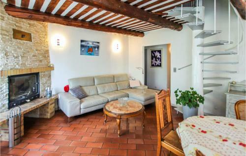 Stunning Home In Le Thor With Wifi And 4 Bedrooms