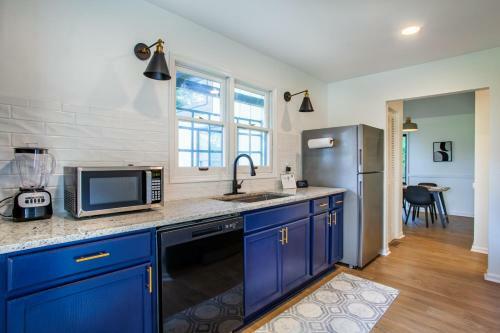 Hidden Lake Retreat - Lake Access, View And Fireplace