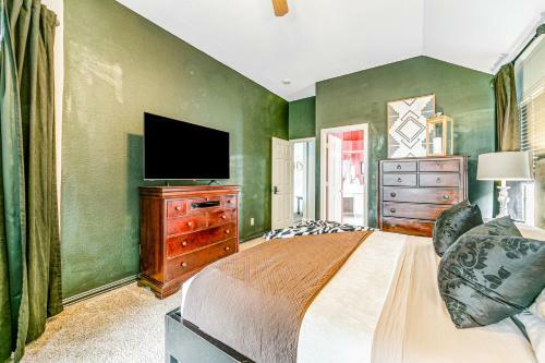 Artful Retreat In Allen