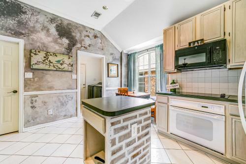Artful Retreat In Allen
