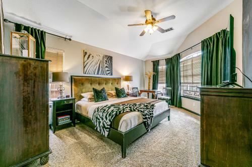 Artful Retreat In Allen
