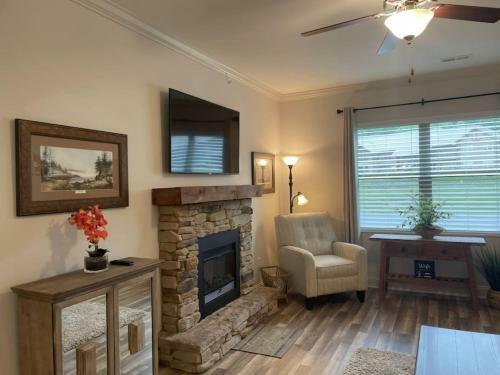 Cades Cove Peaceful Place With Fireplace