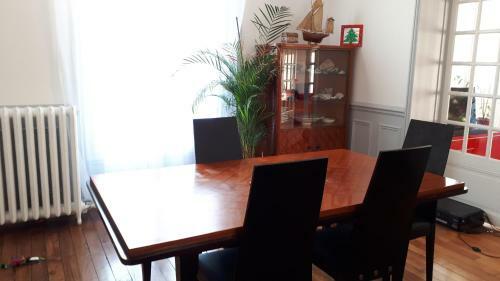 Canap�-lit Dans Le Salon Au Calme Pr�s De Paris