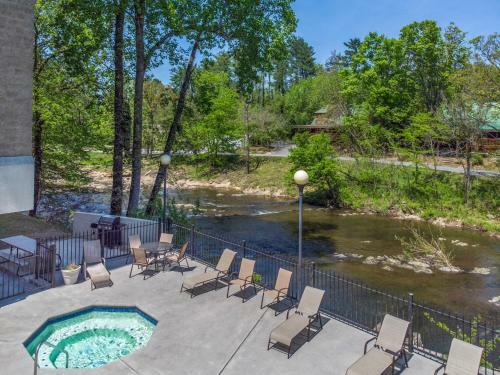 Apartamento Whispering Waters Cedar Lodge 302