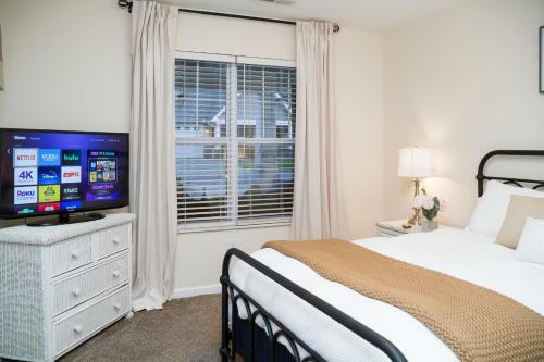 Luxe Quiet Townhouse W/parking/pool/by Dollywood