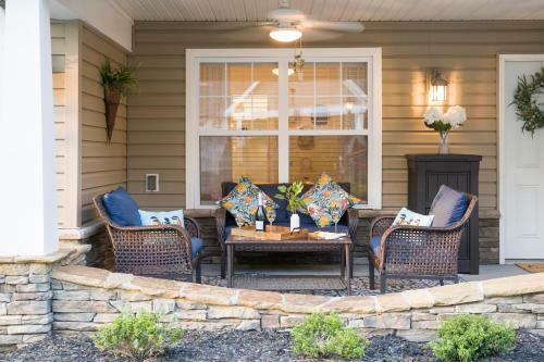 Luxe Quiet Townhouse W/parking/pool/by Dollywood