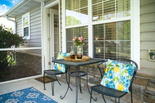 Luxe Quiet Townhouse W/parking/pool/by Dollywood