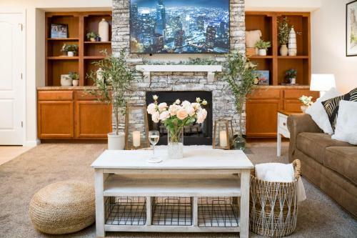 Luxe Quiet Townhouse W/parking/pool/by Dollywood