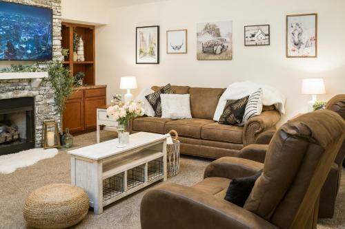 Luxe Quiet Townhouse W/parking/pool/by Dollywood