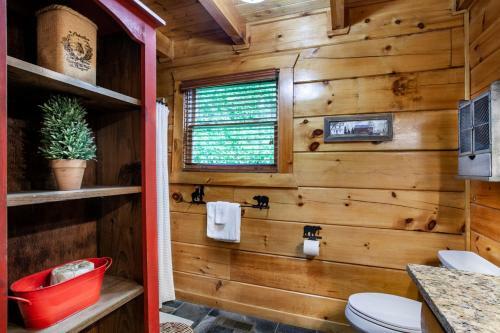 Bear Hugs - Hot Tub, 2 Fire Pits, And Fireplace