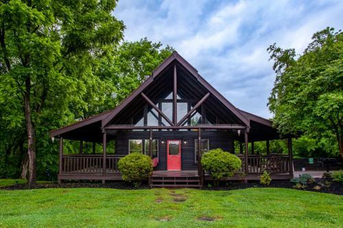 Bear Hugs - Hot Tub, 2 Fire Pits, And Fireplace