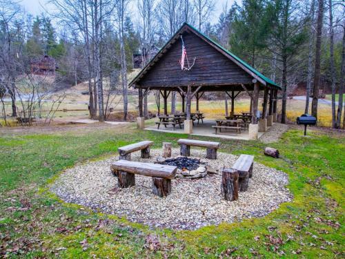 Cedar Forest-theater, Game Room, Hottub