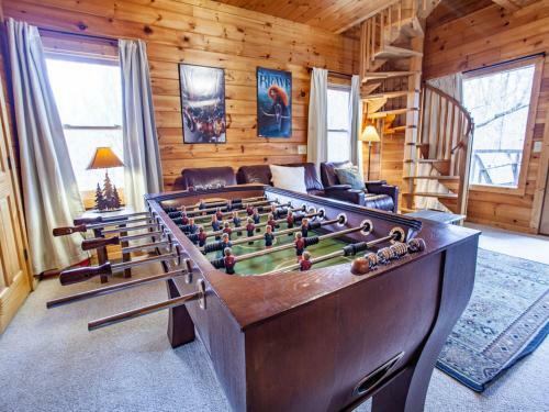Cedar Forest-theater, Game Room, Hottub