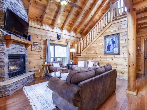 Cedar Forest-theater, Game Room, Hottub