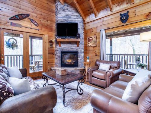 Cedar Forest-theater, Game Room, Hottub