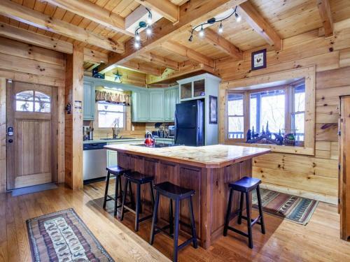Cedar Forest-theater, Game Room, Hottub
