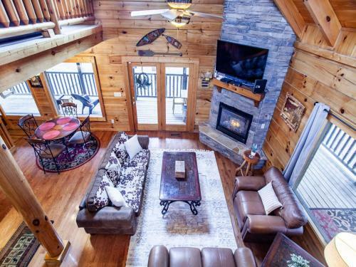 Cedar Forest-theater, Game Room, Hottub