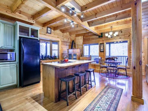Cedar Forest-theater, Game Room, Hottub