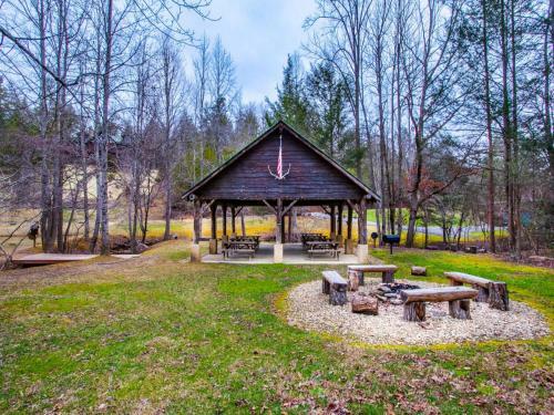Cedar Forest-theater, Game Room, Hottub