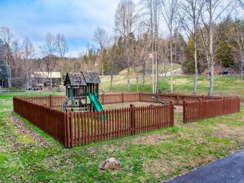 Cedar Forest-theater, Game Room, Hottub