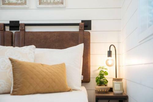 The Newtonian Tiny Container Home Near Magnolia