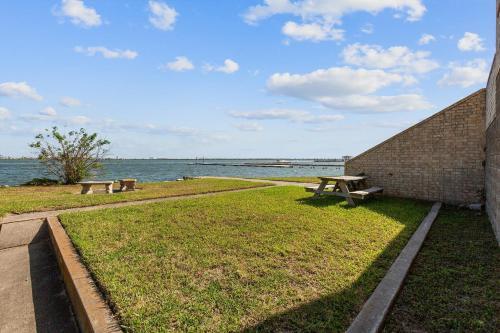 Bay Dreamer - Massive Bayfront Home With Private Pool Home