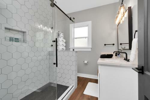 New! ?change Of Pace? 5 Blk To Beach Bikes+firepit