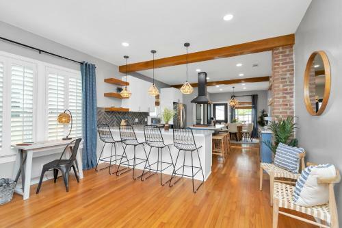 New! ?change Of Pace? 5 Blk To Beach Bikes+firepit