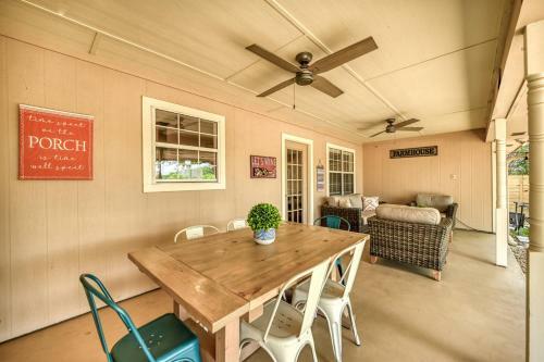 Adorable Haus With Fire Pit! - 1 Mile To Main St!